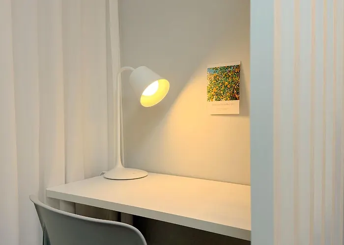 31hongdae Station Area, Yeonnam, Hongdae Street, 15 Minutes From Itaewon, Single Accommodation, Fully Furnished Apartment *