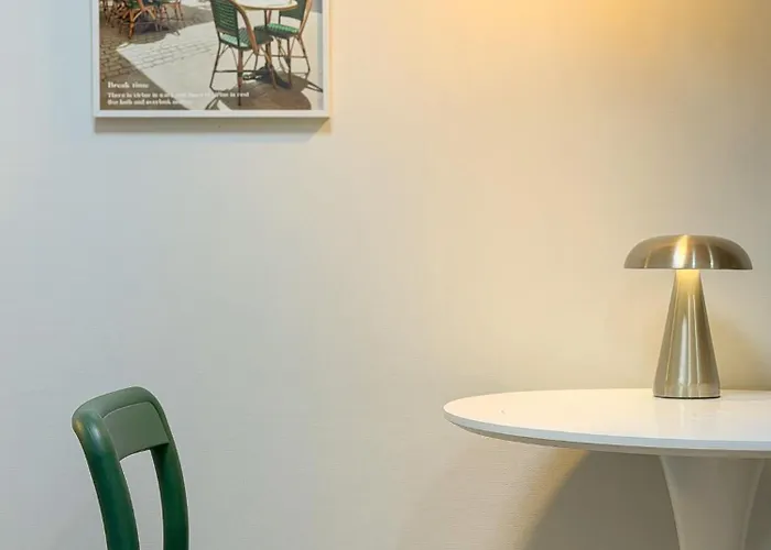 Apartment 31hongdae Station Area, Yeonnam, Hongdae Street, 15 Minutes From Itaewon, Single Accommodation, Fully Furnished Seoul