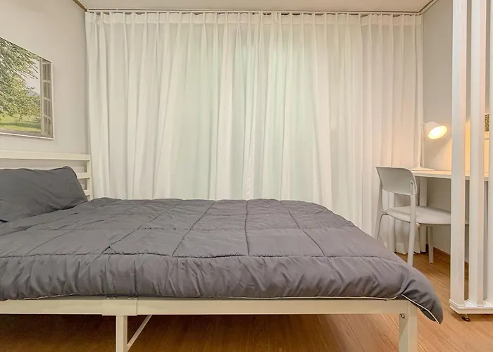 31hongdae Station Area, Yeonnam, Hongdae Street, 15 Minutes From Itaewon, Single Accommodation, Fully Furnished