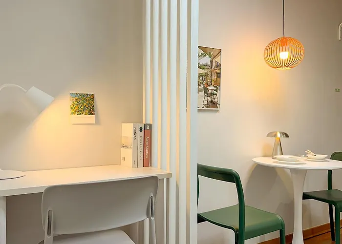 31hongdae Station Area, Yeonnam, Hongdae Street, 15 Minutes From Itaewon, Single Accommodation, Fully Furnished