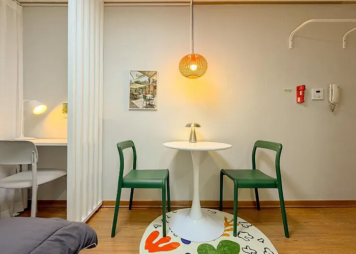 31hongdae Station Area, Yeonnam, Hongdae Street, 15 Minutes From Itaewon, Single Accommodation, Fully Furnished