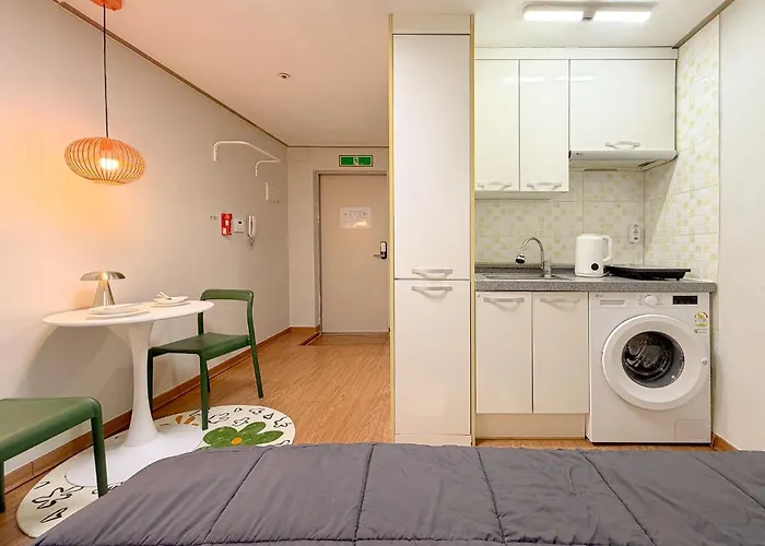Apartment 31hongdae Station Area, Yeonnam, Hongdae Street, 15 Minutes From Itaewon, Single Accommodation, Fully Furnished Seoul