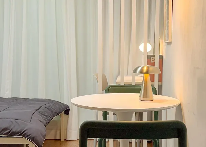 31hongdae Station Area, Yeonnam, Hongdae Street, 15 Minutes From Itaewon, Single Accommodation, Fully Furnished *