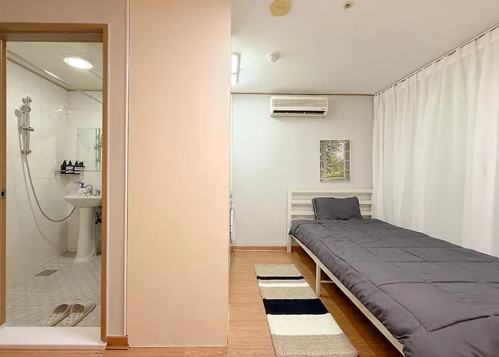 Apartment 31hongdae Station Area, Yeonnam, Hongdae Street, 15 Minutes From Itaewon, Single Accommodation, Fully Furnished Seoul