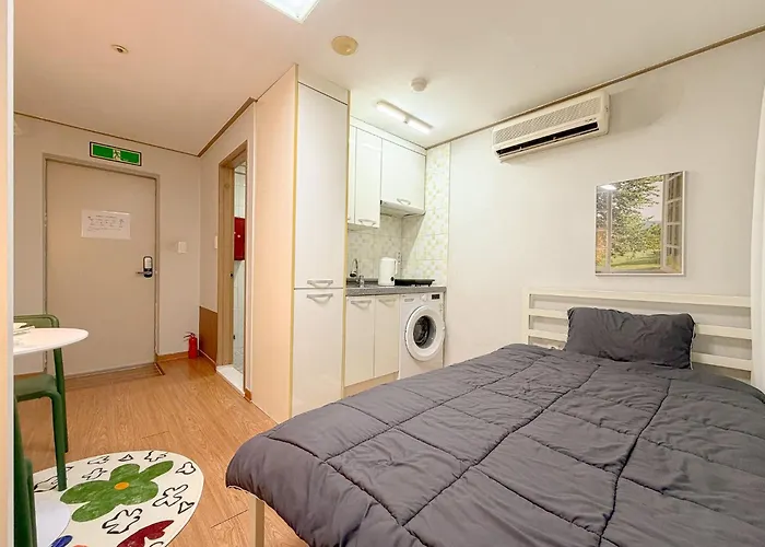 31hongdae Station Area, Yeonnam, Hongdae Street, 15 Minutes From Itaewon, Single Accommodation, Fully Furnished *