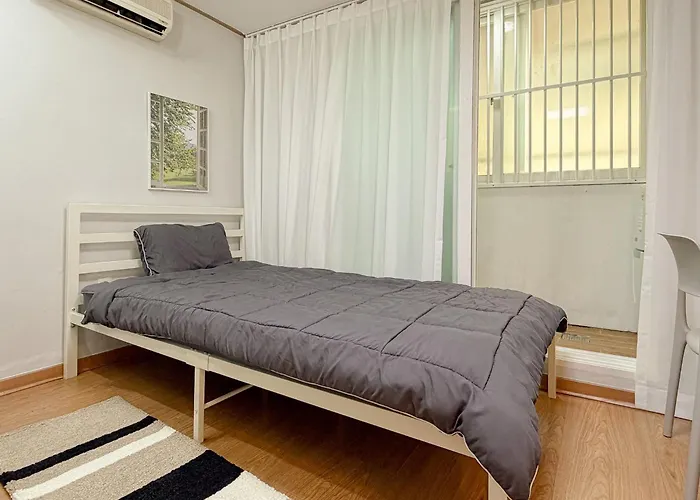 31hongdae Station Area, Yeonnam, Hongdae Street, 15 Minutes From Itaewon, Single Accommodation, Fully Furnished *